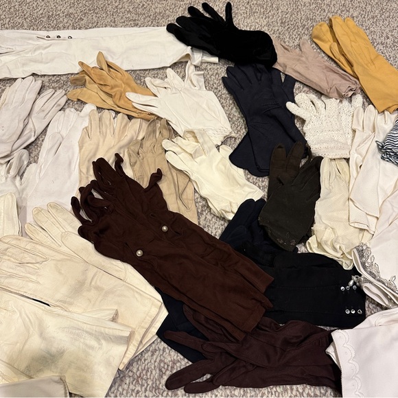 Vintage glove bundle - Picture 3 of 4